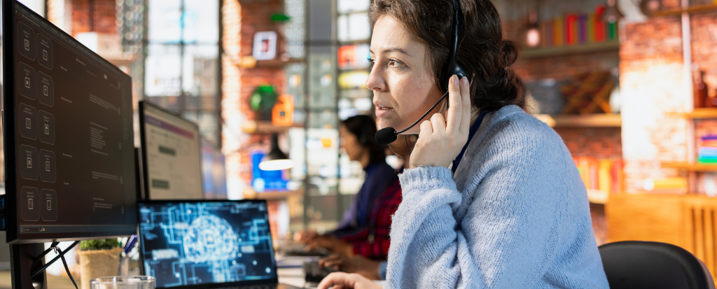 Agents IA et conseiller humain centre de contacts
